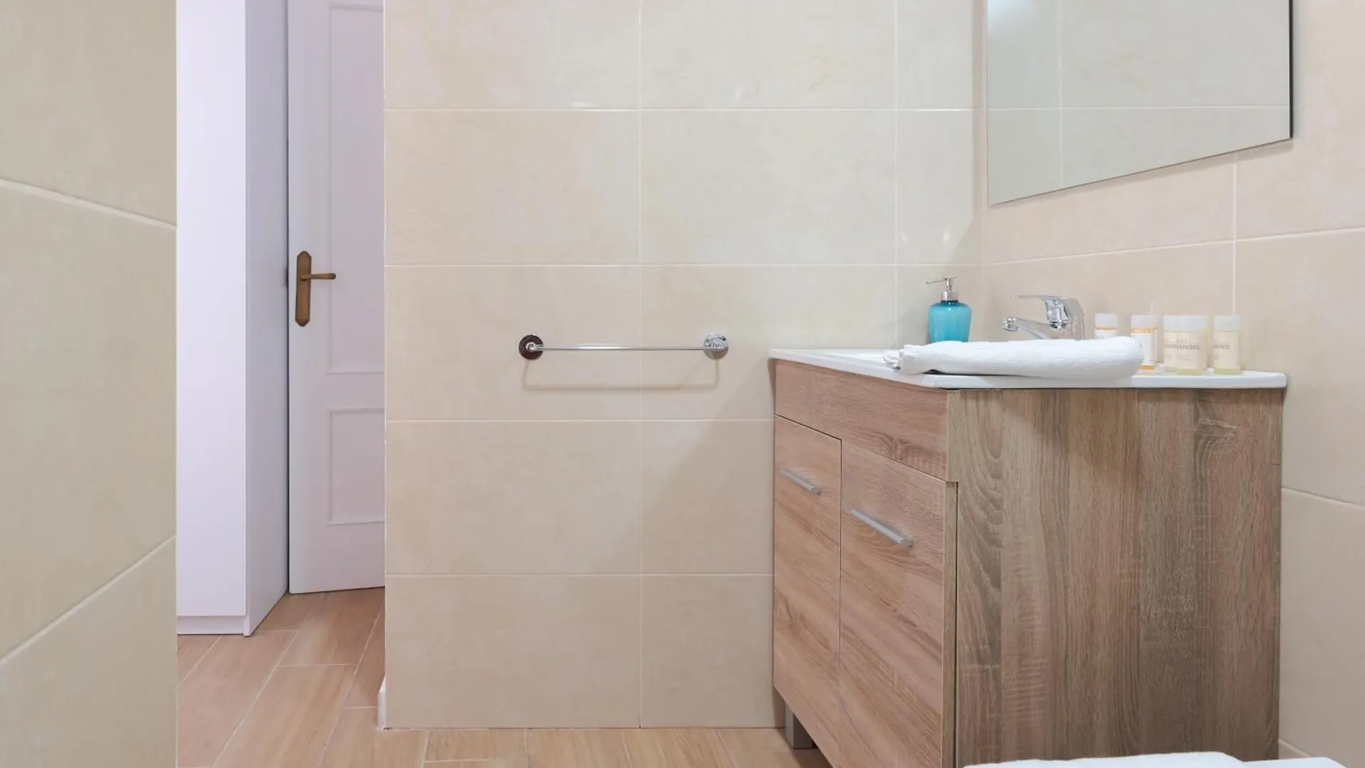 Wintowinrentals Frontline Beach Apartment In Rincon De La Victoria Spain
